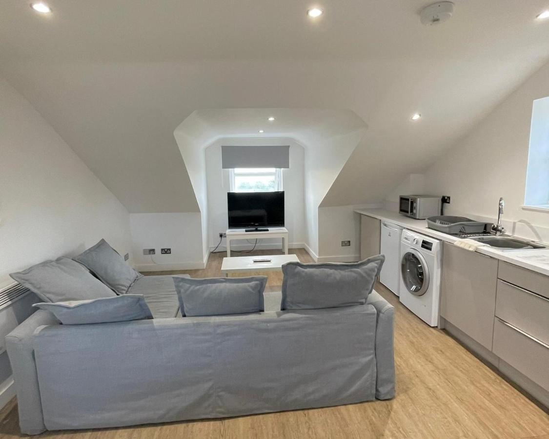 La Fontaine Court -