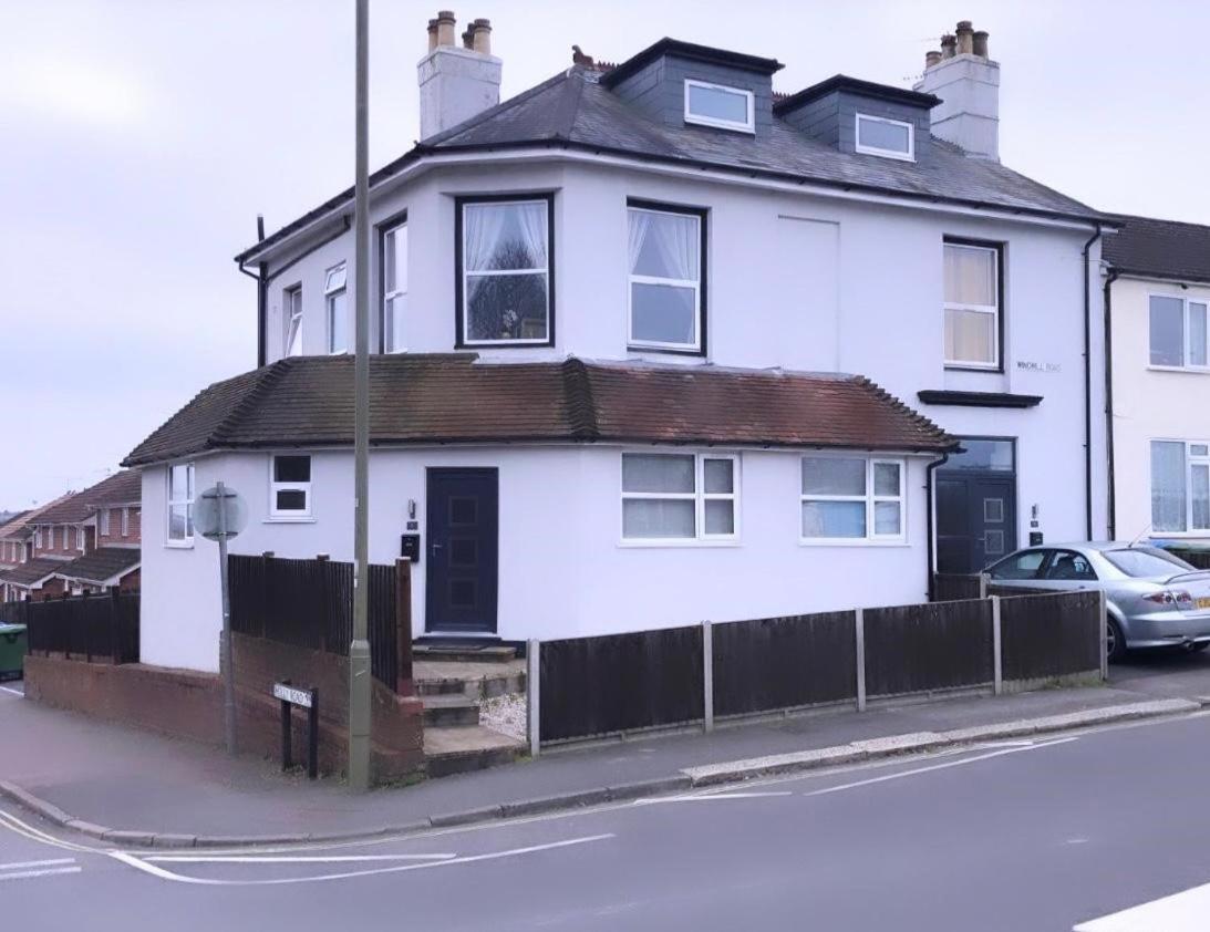 La Fontaine Court - * Aldershot