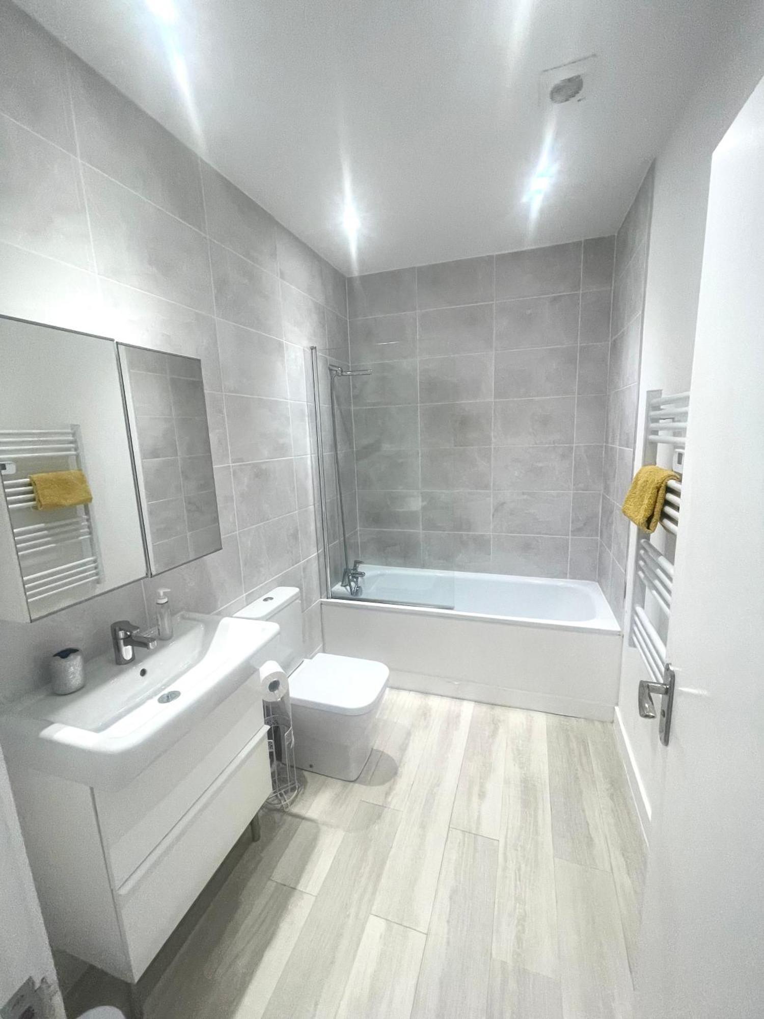 La Fontaine Court - Apartment