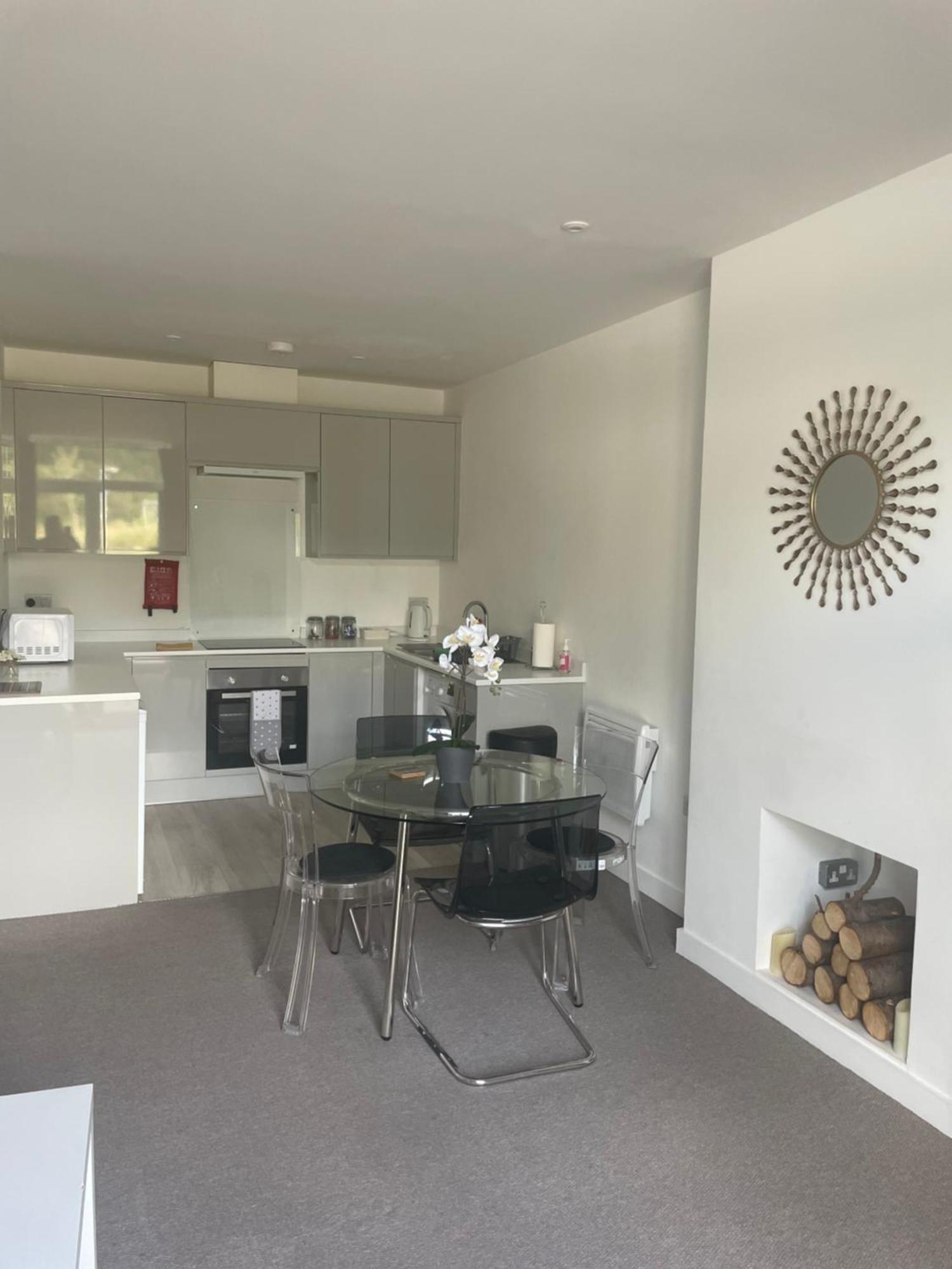 La Fontaine Court - Apartment