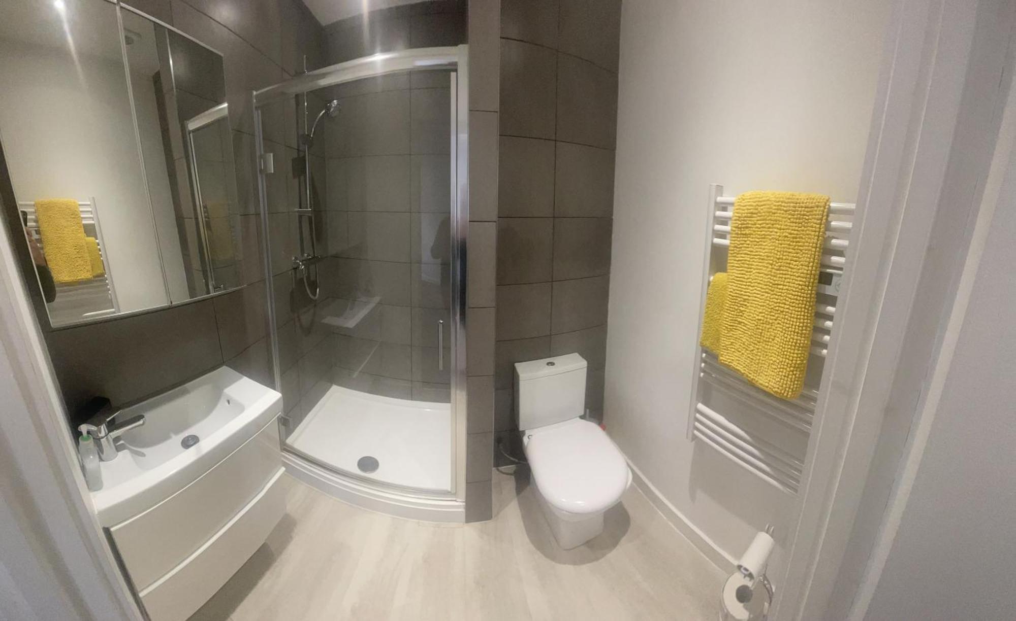 La Fontaine Court -