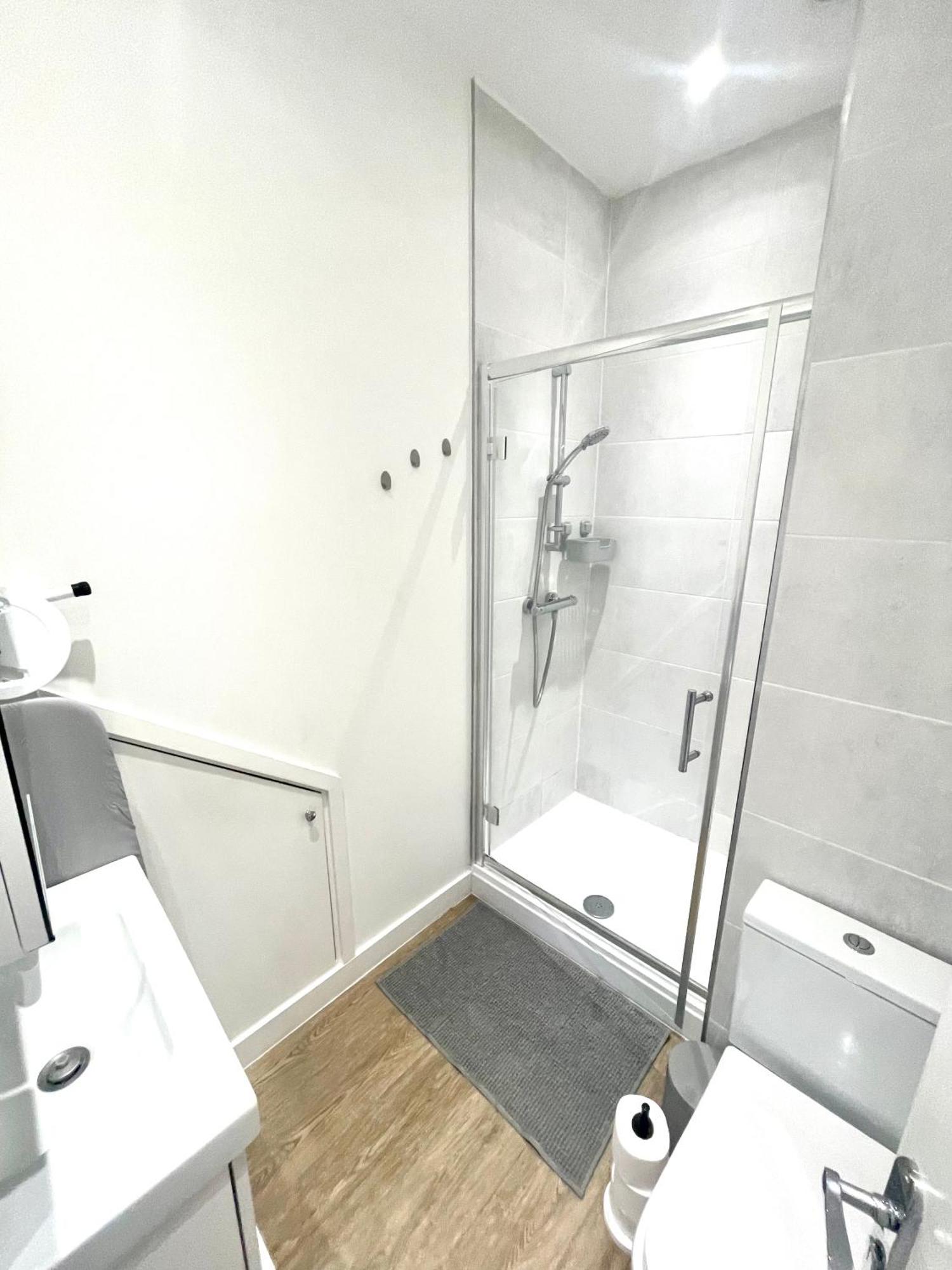 La Fontaine Court -
