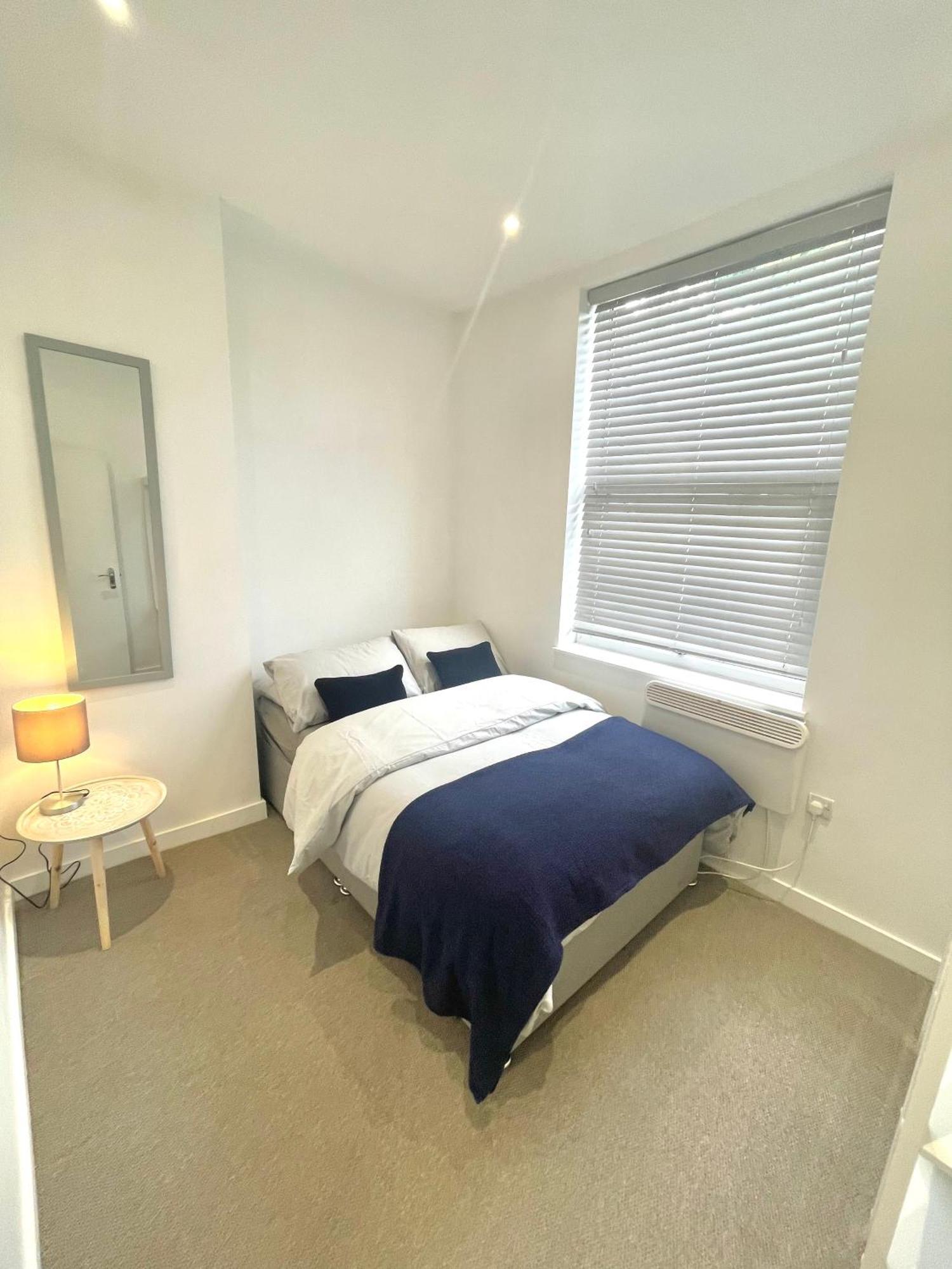 La Fontaine Court -